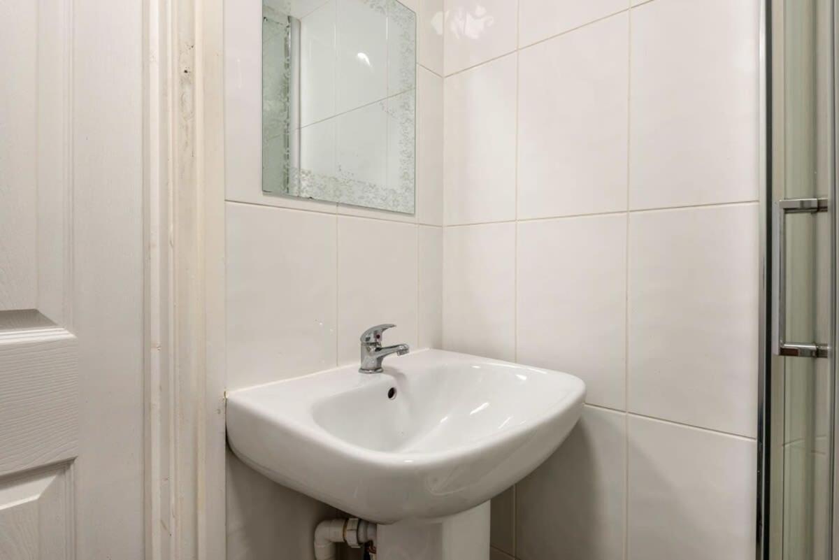 Апартаменты Modern & Bright Budget Studio In Central Донкастер Экстерьер фото