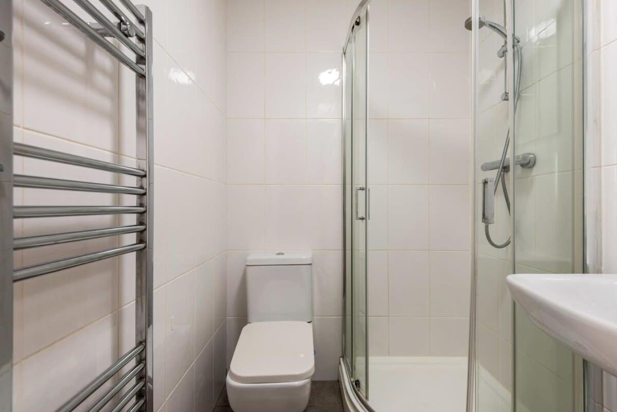 Апартаменты Modern & Bright Budget Studio In Central Донкастер Экстерьер фото