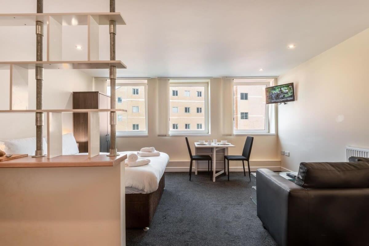 Апартаменты Modern & Bright Budget Studio In Central Донкастер Экстерьер фото